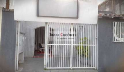 Ponto comercial no centro de Mogi das Cruzes com uma ampla recepção, 2 salas internas, um corredor largo coberto e 2 WC. Por apenas R$: 620 mil.