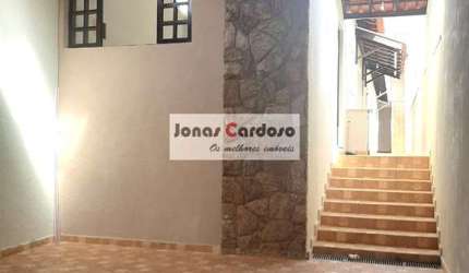 Casa térrea na Vila Suissa com 130 m², 3 dormitórios, 1 suíte com planejados, cozinha ampla, aceita financiamento. Por R$: 480 mil. Mogi das Cruzes.