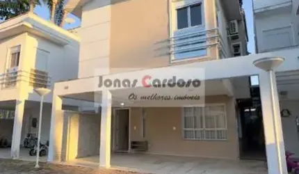Sobrado em cond. fechado na Vila Oliveira, com área gourmet toda planejada, 4 quartos, 2 suítes, closet, cozinha equipada e planejada. R$: 750 mil.