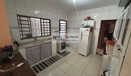 Casa à Venda no Loteamento Alvorada em Mogi das Cruzes, com  2 Quartos, 1 Sala, 1 Banheiro, 2 Vagas de Garagem, 72m². Oportunidade!