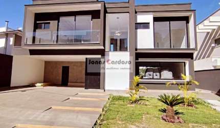 Imperdível casa à venda no Jardim das Cerejeiras em Arujá. Com 4 quartos, 4 suítes, 3 salas, 5 banheiros, 5 vagas, 240m². Confira!