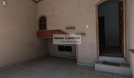 Sobrado à venda no Centro de Mogi das Cruzes. Com 2 quartos, 2 banheiros, 1 vaga. Ideal para escritório, consultório, venha conferir!