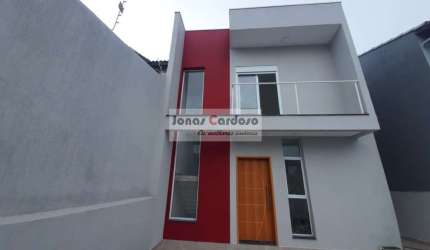 Imperdível oportunidade: Sobrado à venda na Villa Di Cesar em Mogi das Cruzes. Com  3 quartos (1 suíte), 3 banheiros, 2 vagas, quintal. R$: 750 mil .