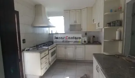 Imperdível Casa Comercial à Venda na Vila Lavínia em Mogi das Cruzes. Com 3 Quartos, 1 Suíte, 2 Salas, 2 Banheiros, 2 Vagas de Garagem!