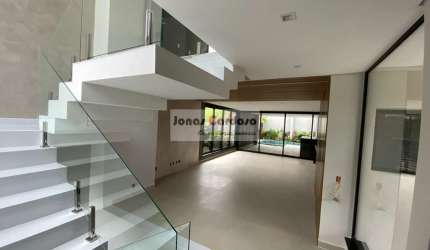 Casa a venda com suíte master, piscina e SPA no Residencial Granja Anita em Mogi das Cruzes. O luxo e a sustentabilidade se encontram aqui