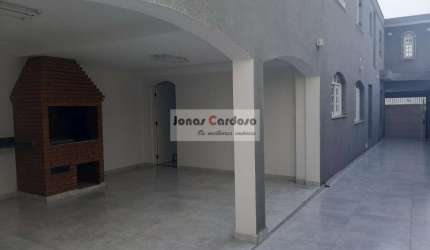 Casa à venda no Jardim Veneza em Mogi das Cruzes. Com 3 suítes, home office, 2 salas, 5 banheiros, 3 vagas, 232m². Por R$1.240.000,00. Imperdível!