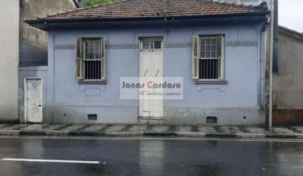 Imperdível oportunidade: Para inevestir ou moradia no Centro de Mogi das Cruzes, com 3 quartos, sala ampla e edícula, R$: 470 mil, aceita financiar.