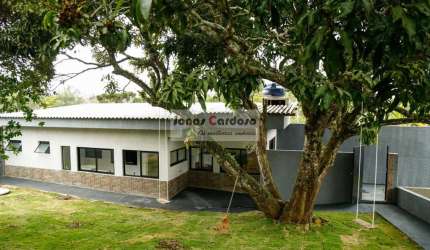 Sitio com duas casas independentes, área coberta com churrasqueira, arvores frutíferas e terreno com1.000m². Parque das Varinhas, Mogi das Cruzes-SP!