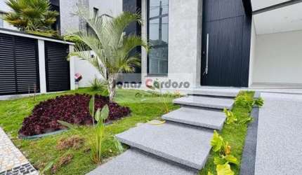 Casa térrea de alto padrão no Granja Anita em Mogi das Cruzes-SP. Com 3 quartos sendo 3 suítes, sala ampla, piscina. Por R$: 2.300.000. Estuda permuta