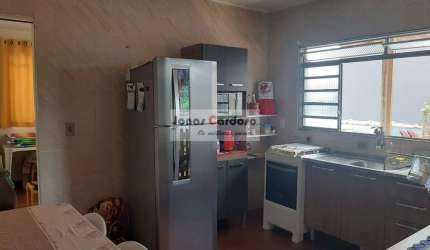 Casa à venda em Mogi das Cruzes-SP: 4 quartos, 1 suíte, 3 salas, 3 banheiros, 2 vagas de garagem. Por 430 Mil.