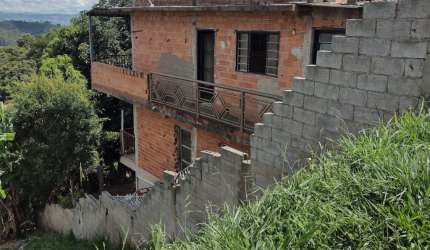 vendo terreno de 330m2 com três casas.
