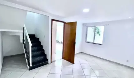 Casa em condomínio fechado com 2 quartos à venda na Rua Isis, Curicica, Rio de Janeiro, 110 m2 por R$ 369.000