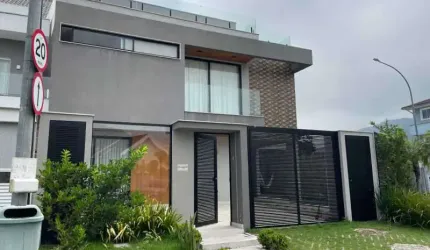 Casa em condomínio fechado com 4 quartos à venda na Rua Desembargador Wellington Jones Paiva, Vargem Pequena, Rio de Janeiro, 420 m2 por R$ 2.100.000