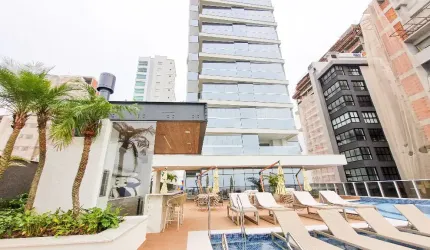 Maravilhoso apartamento com 2 suítes à beira-mar em Piçarras - SC por R$ 1.100.000,00.