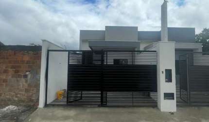 Casa à venda em Feira de Santana-BA, bairro Sim: 3 quartos, 1 suíte, 1 sala, 2 banheiros, 2 vagas, 84m². Venha conferir!