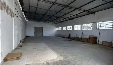 Galpão Comercial de 250m² ,  para Locação em Feira de Santana-BA, Bairro Cis!