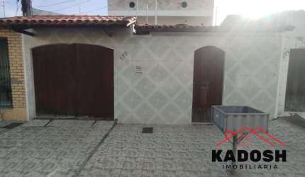 Impecável casa à venda em Sobradinho, Feira de Santana-BA: 4 quartos, 2 suítes, 1 sala, 2 banheiros, 2 vagas de garagem, 4.500m²!