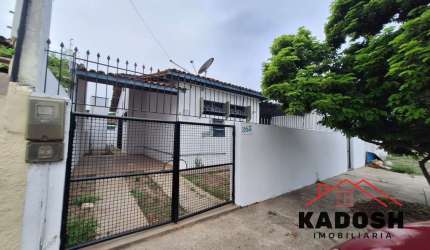 Casa para venda ou locação em Feira de Santana-BA, Parque Getúlio Vargas: 3 quartos, 1 suíte, 1 sala, 2 banheiros, 2 vagas, 300m².