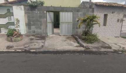Imperdível: Casa à venda em Feira de Santana-BA, bairro Tomba, 3 quartos, 1 sala, 1 banheiro, 1 vaga, 180,00 m²