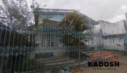 Imperdível: Casa à venda no Centro de Feira de Santana-BA, 3 quartos, 1 sala, 1 vaga de garagem, 370m² de área!
