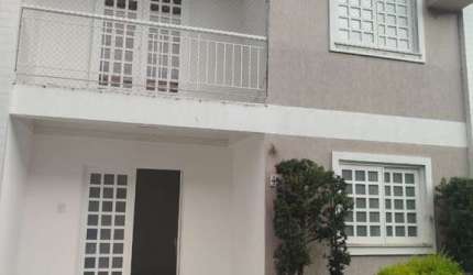 casa de 3 quartos no bairro Santa Mônica, Feira de Santana-BA: 1 suite, 1 sala, 2 banheiros, 2 vagas de garagem, 170m².