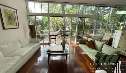Charmosa casa na natureza