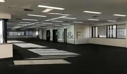 CONJUNTO COMERCIAL PARA LOCAÇÃO NO BROOKLIN, 240 M², COM 3 BANHEIROS, 1 COPA E 8 VAGAS.