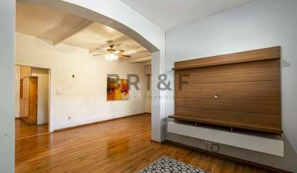 SOBRADO A VENDA E  LOCAÇÃO COM 212M², 4 DORMITÓRIOS, 2 SUÍTES E 2 VAGAS NO BROOKLIN