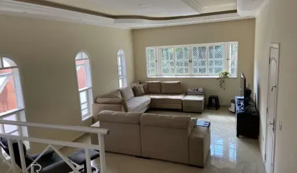 'Espetacular Sobrado de Luxo em Condomínio Exclusivo: Tranquilidade e Sofisticação nos Alpes da Cantareira!'