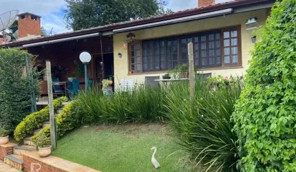 'Encante-se com esta Casa de Condomínio em Atibaia: Conforto e Lazer em um Só Lugar!'