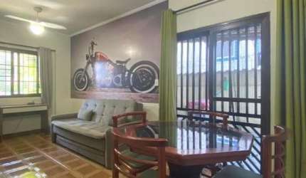 Apartamento Garden com quintal privativo localizado a 350 metros da praia do Caiçara.