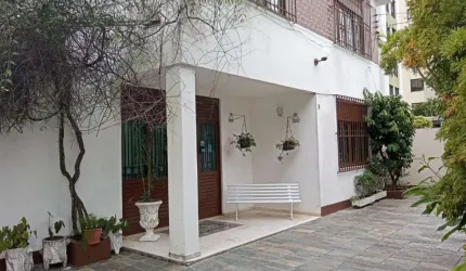 Aluguel de Imóvel Exclusivo: Casa de 3 quartos no Jardim Apipema, Salvador-BA, com 610m² e 5 vagas de garagem