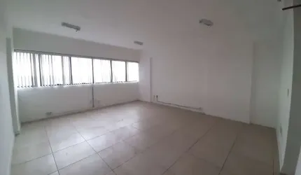 Sala Comercial à Venda em Lauro de Freitas-BA, Buraquinho: 4 Salas, 4 Banheiros, 4 Vagas, 140m² de Área