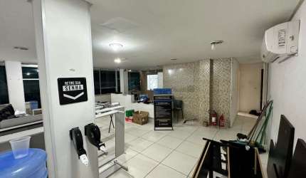 Sala Comercial para Locação no Comércio, Salvador-BA: 1 Sala, 1 Banheiro, 180m² de Área