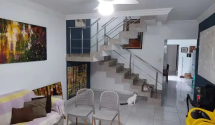 Casa à venda em Salvador-BA, bairro Praia do Flamengo: 4 quartos, 2 suítes, 2 salas, 4 banheiros, 2 vagas, 300m² de área.