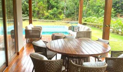 Luxuosa Casa em Condomínio à Venda em Praia do Forte-BA  6 Quartos, 6 Suítes, 2 Salas, 7 Banheiros, 3 Vagas de Garagem  474,00 m²