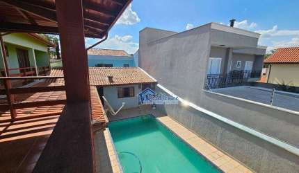 Linda casa com Piscina para venda