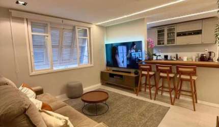 Belíssimo apto 2 dorm. no bairro Moinhos de Vento/RS. - AP2352