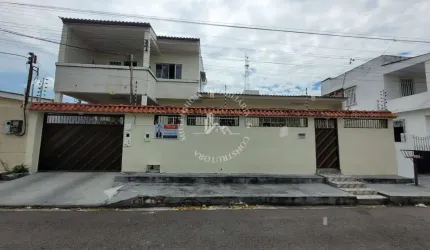 Linda casa no parque 10, com 6 quartos sendo 2 suites,  272 M²  Manaus, AM.