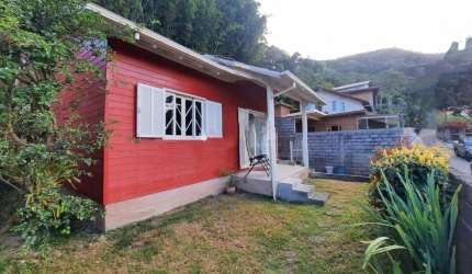 Casa Pré-Fabricada na Armação do Pântano do Sul  Tranquilidade e Proximidade das Praias.