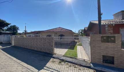 Muito boa Casa Tapera em centro de terreno ,  Excelente localização  Só r$ 499.