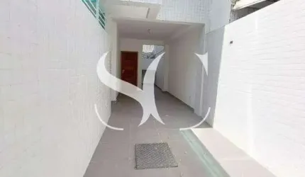 Vende-se casa de 03 Dormitórios no bairro do Campo Grande em Santos - Sobreposta Duplex