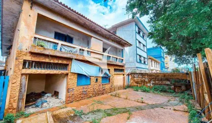 Vende-se prédio em terreno de 600m², no bairro de Encruzilhada em Santos