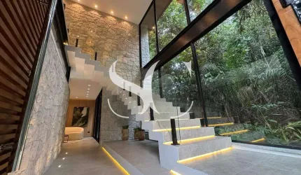 Vende-se Casa de Alto Padrão no Condomínio Iporanga em Guarujá
