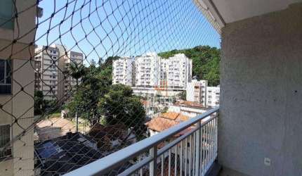 Apartamento 4 Quartos com Suíte, Varanda, 170m², 2 Vagas na Escritura – Rua Justina Bulhões, Ingá – Próximo à Praia