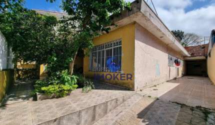 Casa térrea em Ferraz de Vasconcelos; 4 quartos (sendo 1 suíte); 4 vagas; amplo quintal