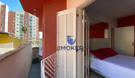 Sobrado com 3 quartos, sendo 2 suítes, com sacada; e 2 vagas cobertas; no bairro Jd. Santo Antônio, em Suzano/SP.