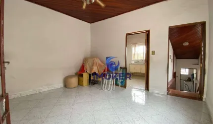 Casa no Centro de Poá/SP; 1 dormitório; 2 cozinhas; 2 salas; 1 banheiro social; 1 lavabo; área de serviço; quintal; sem vaga de garagem.