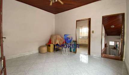 Casa no Centro de Poá/SP; 1 dormitório; 2 cozinhas; 2 salas; 1 banheiro social; 1 lavabo; área de serviço; quintal; sem vaga de garagem.