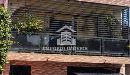 Vende -se um imovel com três casas no valor de C$ 300.000,00.